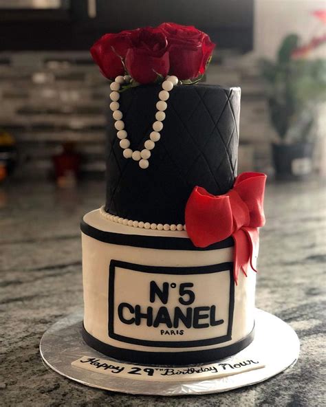 cake decorating Chanel purse